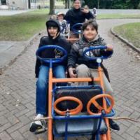 laatste keer go-cart voor Umer, Mikail, Adam en Samuel